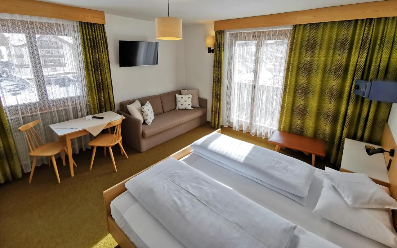 Hotel La Plaza Corvara In Badia Eksteriør bilde